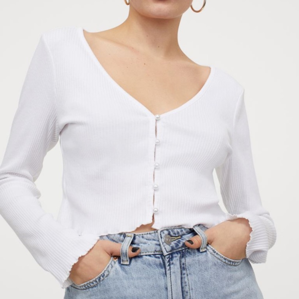 H&M white crop long sleeve ribbed pearl button xs